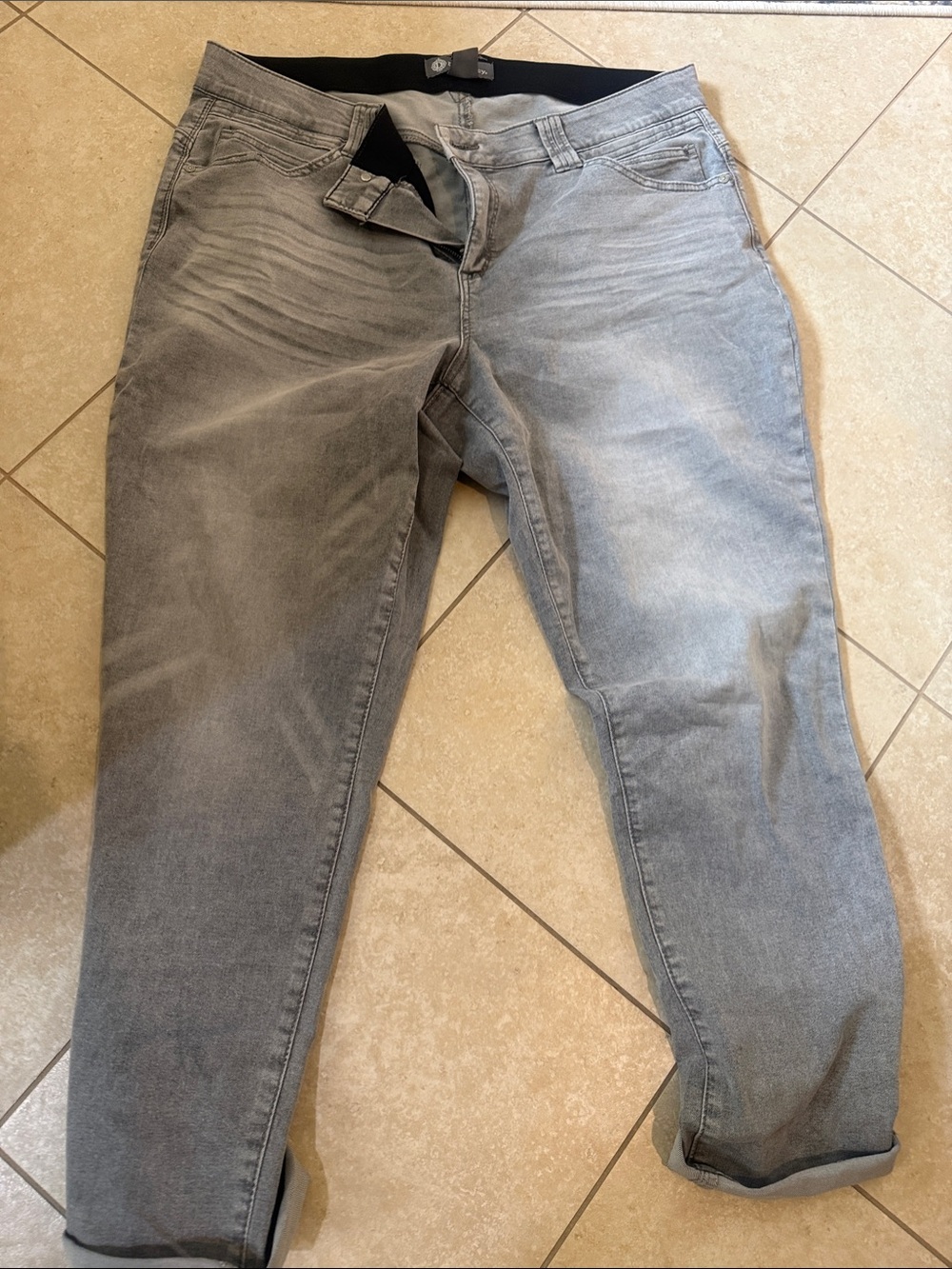 Democracy Grey Skinny Jeans with Washed Finish NWOT